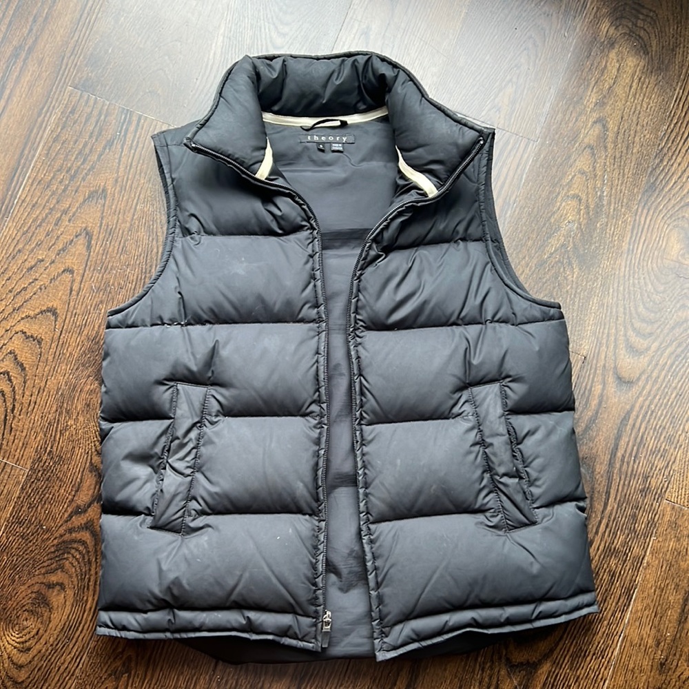 Theory woman’s vest size small